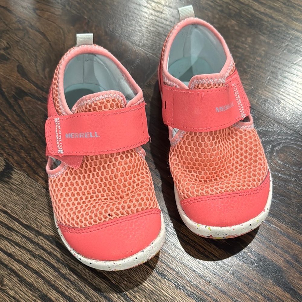 Merrell Pink Water Shoes with Mesh Design and Elastic Panels